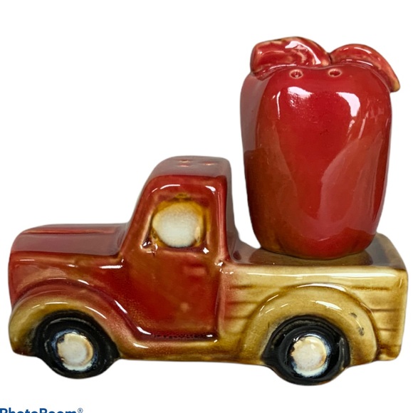 Farm Apple Truck Salt Pepper Shaker Set Ceramic Vintage Truck with Apple - Picture 2 of 10